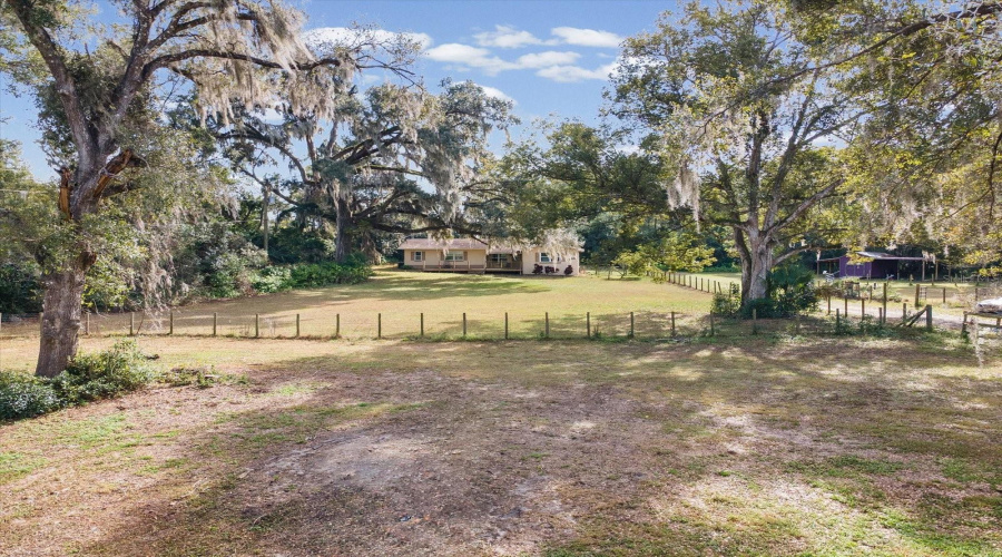 Dade City, Florida 33525, 3 Bedroom Bedrooms, ,2 Bathroombathrooms,Residential,For Sale,Clinton,0,Mfrtb8468434