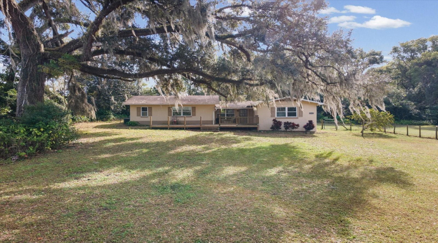 Dade City, Florida 33525, 3 Bedroom Bedrooms, ,2 Bathroombathrooms,Residential,For Sale,Clinton,0,Mfrtb8468434