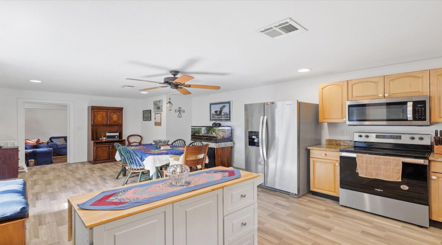 Dade City, Florida 33525, 3 Bedroom Bedrooms, ,2 Bathroombathrooms,Residential,For Sale,Clinton,0,Mfrtb8468434
