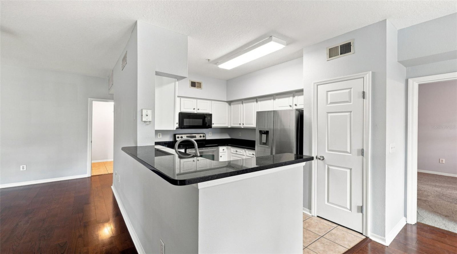 Tampa, Florida 33605, 1 Bedroom Bedrooms, ,1 Bathroombathrooms,Residential,For Sale,Palm,0,Mfrtb8542687