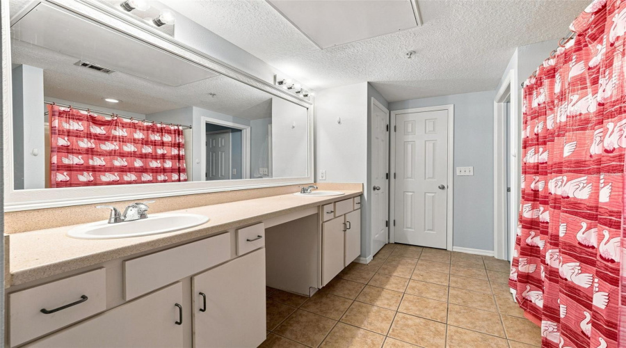 Tampa, Florida 33605, 1 Bedroom Bedrooms, ,1 Bathroombathrooms,Residential,For Sale,Palm,0,Mfrtb8542687