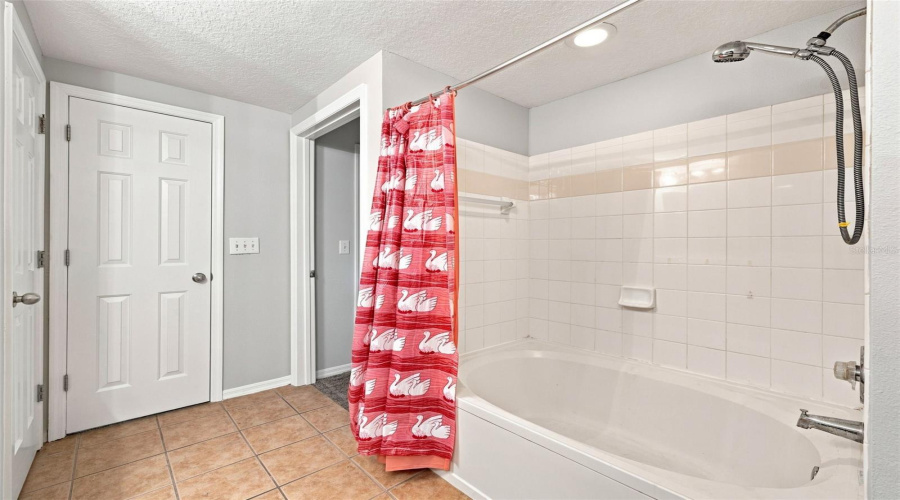 Tampa, Florida 33605, 1 Bedroom Bedrooms, ,1 Bathroombathrooms,Residential,For Sale,Palm,0,Mfrtb8542687