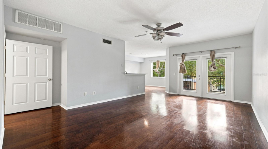 Tampa, Florida 33605, 1 Bedroom Bedrooms, ,1 Bathroombathrooms,Residential,For Sale,Palm,0,Mfrtb8542687