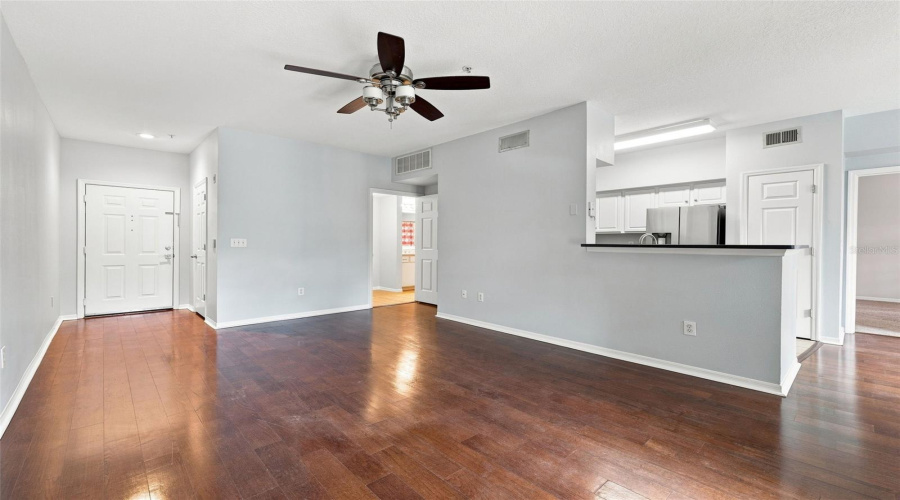 Tampa, Florida 33605, 1 Bedroom Bedrooms, ,1 Bathroombathrooms,Residential,For Sale,Palm,0,Mfrtb8542687