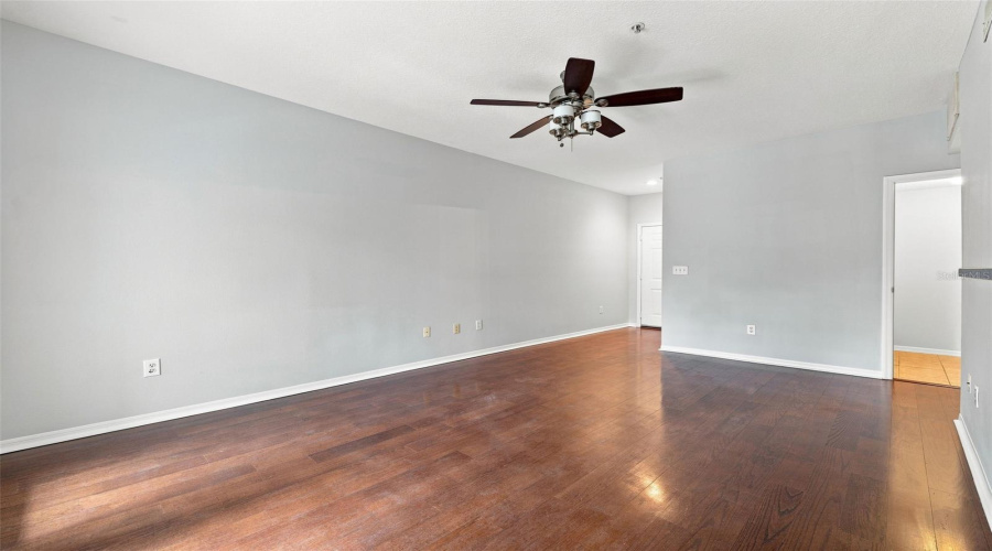 Tampa, Florida 33605, 1 Bedroom Bedrooms, ,1 Bathroombathrooms,Residential,For Sale,Palm,0,Mfrtb8542687