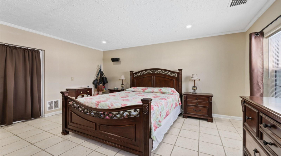 Tampa, Florida 33614, 3 Bedroom Bedrooms, ,2 Bathroombathrooms,Residential,For Sale,Hale,0,Mfrtb8542834