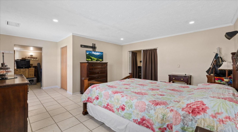 Tampa, Florida 33614, 3 Bedroom Bedrooms, ,2 Bathroombathrooms,Residential,For Sale,Hale,0,Mfrtb8542834