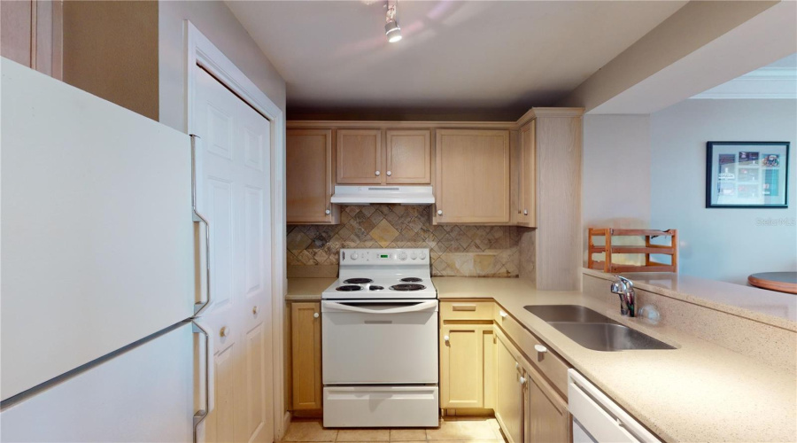 Tampa, Florida 33606, 1 Bedroom Bedrooms, ,1 Bathroombathrooms,Residential,For Sale,Bayshore,0,Mfrtb8473521