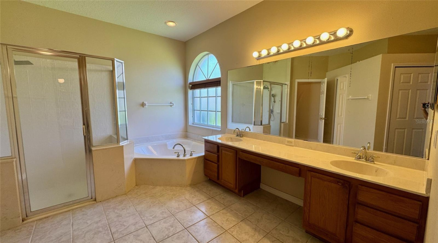 Kissimmee, Florida 34746, 4 Bedroom Bedrooms, ,2 Bathroombathrooms,Residential,For Sale,Putter,0,Mfro6436932