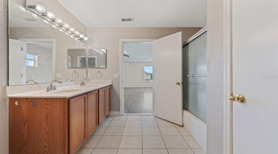 Kissimmee, Florida 34744, 5 Bedroom Bedrooms, ,3 Bathroombathrooms,Residential,For Sale,Neptune Pointe,0,Mfrs5149687