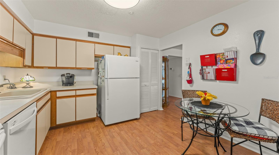 Orlando, Florida 32812, 2 Bedroom Bedrooms, ,2 Bathroombathrooms,Residential,For Sale,Dover Village,0,Mfro6384292