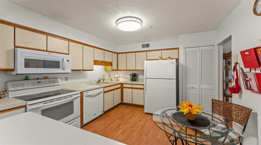 Orlando, Florida 32812, 2 Bedroom Bedrooms, ,2 Bathroombathrooms,Residential,For Sale,Dover Village,0,Mfro6384292