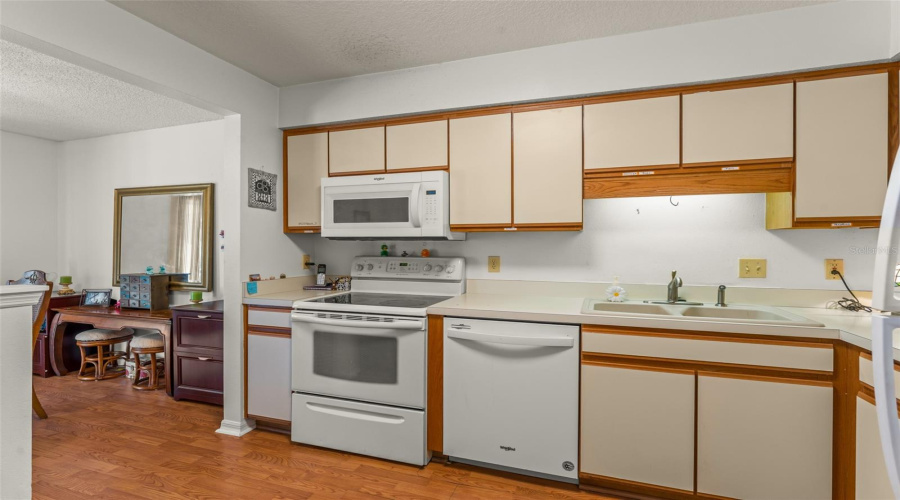 Orlando, Florida 32812, 2 Bedroom Bedrooms, ,2 Bathroombathrooms,Residential,For Sale,Dover Village,0,Mfro6384292
