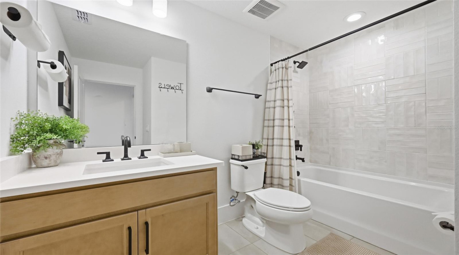 Apopka, Florida 32703, 4 Bedroom Bedrooms, ,3 Bathroombathrooms,Residential,For Sale,Crowncrest,0,Mfro6415913