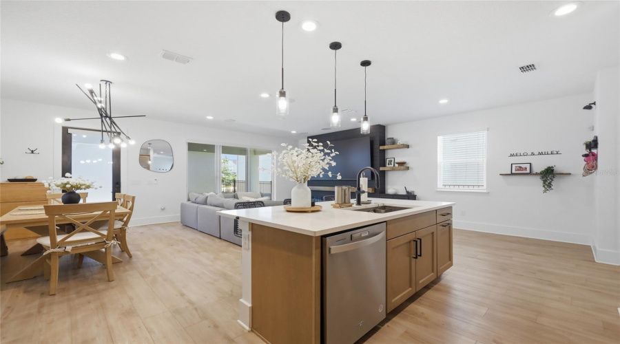 Apopka, Florida 32703, 4 Bedroom Bedrooms, ,3 Bathroombathrooms,Residential,For Sale,Crowncrest,0,Mfro6415913
