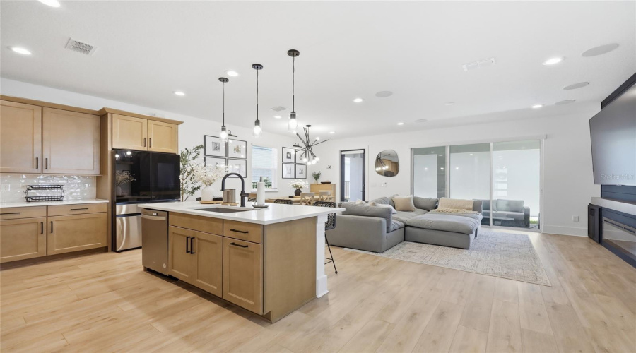 Apopka, Florida 32703, 4 Bedroom Bedrooms, ,3 Bathroombathrooms,Residential,For Sale,Crowncrest,0,Mfro6415913