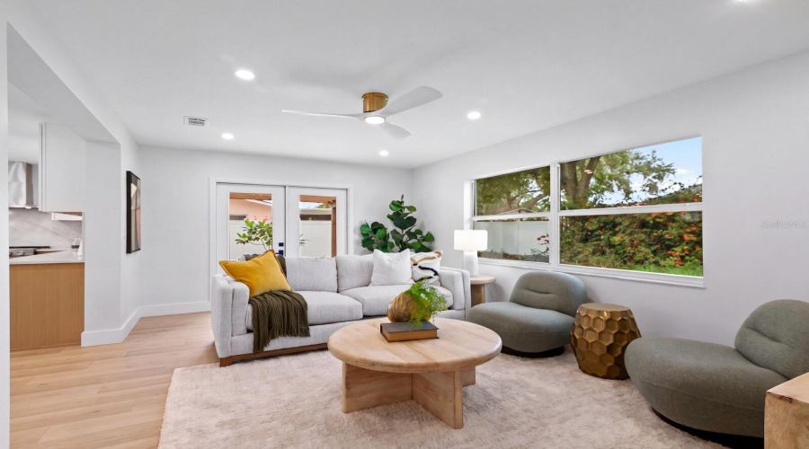 St Petersburg, Florida 33705, 3 Bedroom Bedrooms, ,2 Bathroombathrooms,Residential,For Sale,14Th,0,Mfrtb8536036