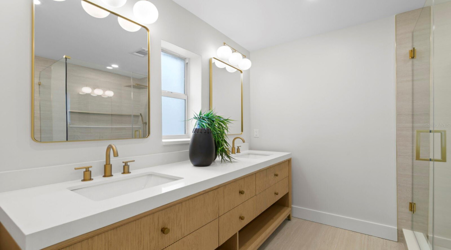St Petersburg, Florida 33705, 3 Bedroom Bedrooms, ,2 Bathroombathrooms,Residential,For Sale,14Th,0,Mfrtb8536036
