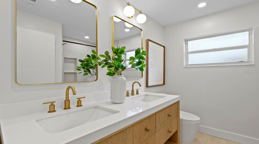 St Petersburg, Florida 33705, 3 Bedroom Bedrooms, ,2 Bathroombathrooms,Residential,For Sale,14Th,0,Mfrtb8536036