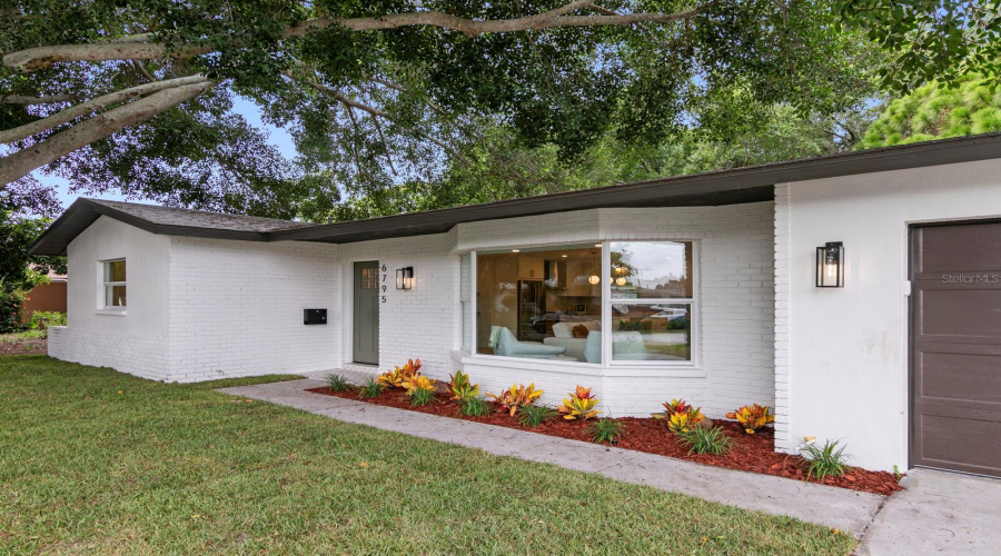 St Petersburg, Florida 33705, 3 Bedroom Bedrooms, ,2 Bathroombathrooms,Residential,For Sale,14Th,0,Mfrtb8536036