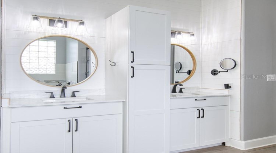 Primary Dual Vanities