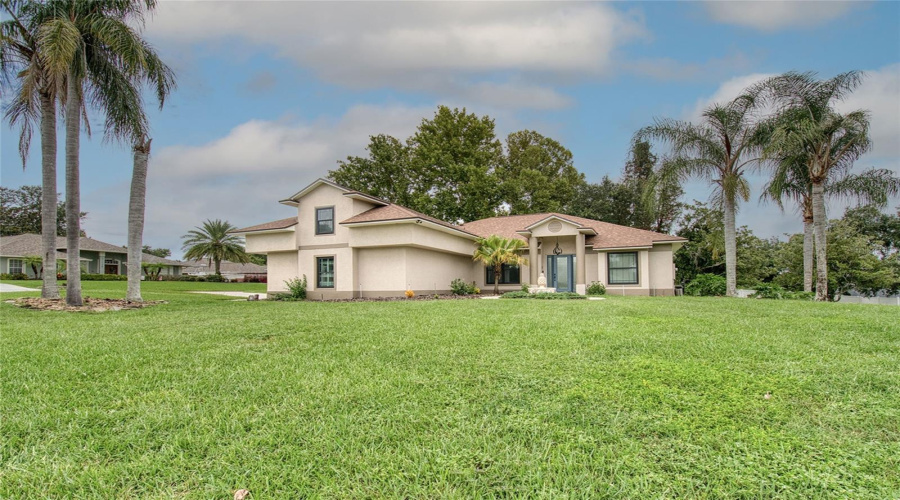 Clermont, Florida 34711, 3 Bedroom Bedrooms, ,2 Bathroombathrooms,Residential,For Sale,Versailles,0,Mfro6431254