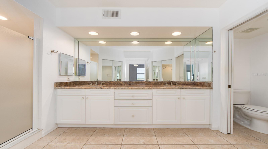 St Petersburg, Florida 33708, 2 Bedroom Bedrooms, ,2 Bathroombathrooms,Residential,For Sale,Shoreline,0,Mfrtb8471256