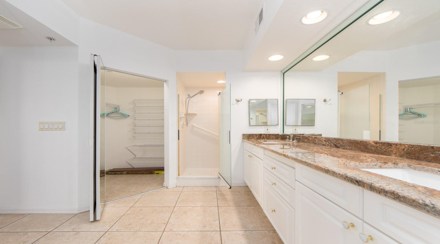 St Petersburg, Florida 33708, 2 Bedroom Bedrooms, ,2 Bathroombathrooms,Residential,For Sale,Shoreline,0,Mfrtb8471256