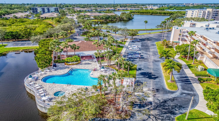 St Petersburg, Florida 33708, 2 Bedroom Bedrooms, ,2 Bathroombathrooms,Residential,For Sale,Shoreline,0,Mfrtb8471256