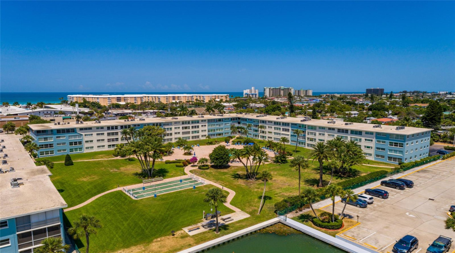 North Pool Courtyard &Amp; Grilling Area Is Waterfront.