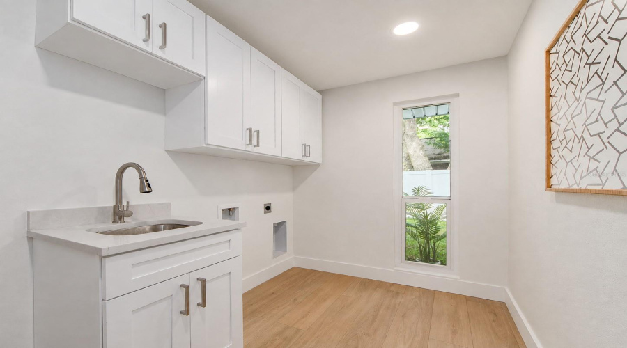 Spacious Laundry Center