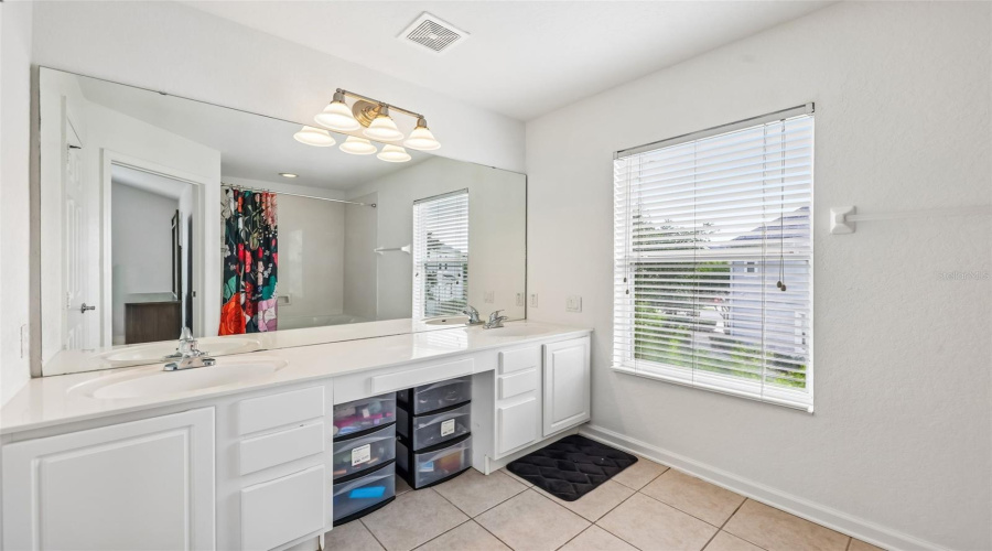 Orlando, Florida 32828, 3 Bedroom Bedrooms, ,2 Bathroombathrooms,Residential,For Sale,Bellinkoff,0,Mfro6396700
