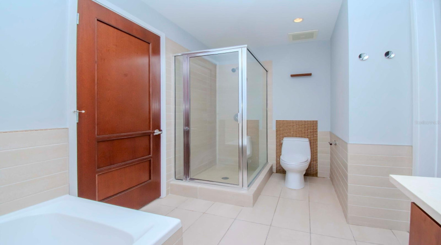 Tampa, Florida 33602, 2 Bedroom Bedrooms, ,2 Bathroombathrooms,Residential,For Sale,Channelside,0,Mfrtb8542319