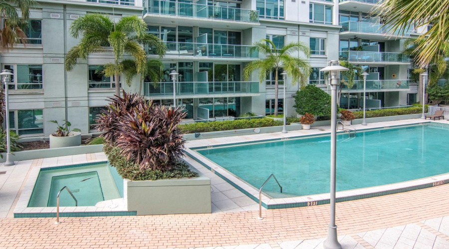 Tampa, Florida 33602, 2 Bedroom Bedrooms, ,2 Bathroombathrooms,Residential,For Sale,Channelside,0,Mfrtb8542319