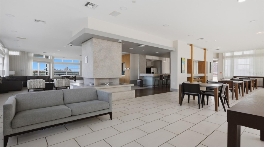 Tampa, Florida 33602, 2 Bedroom Bedrooms, ,2 Bathroombathrooms,Residential,For Sale,Channelside,0,Mfrtb8542319