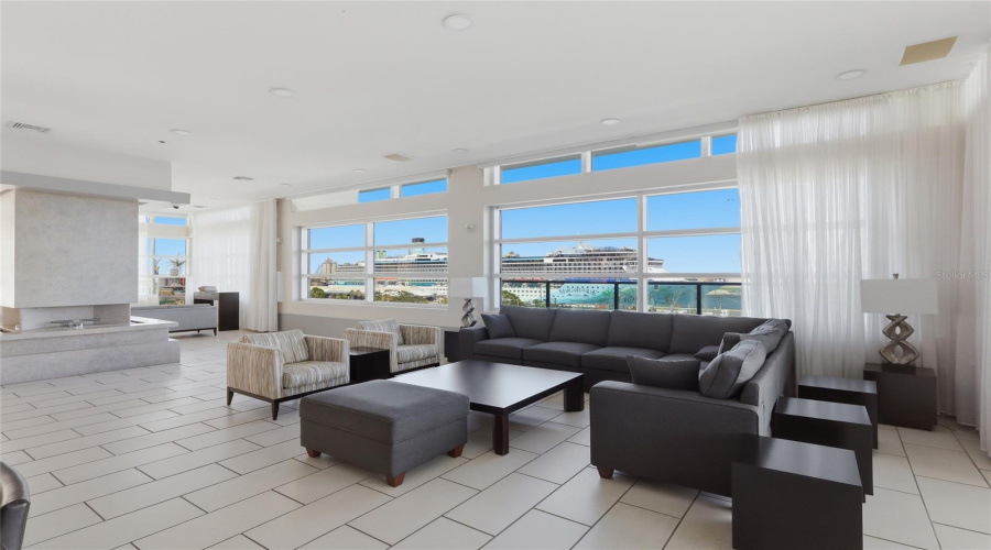 Tampa, Florida 33602, 2 Bedroom Bedrooms, ,2 Bathroombathrooms,Residential,For Sale,Channelside,0,Mfrtb8542319