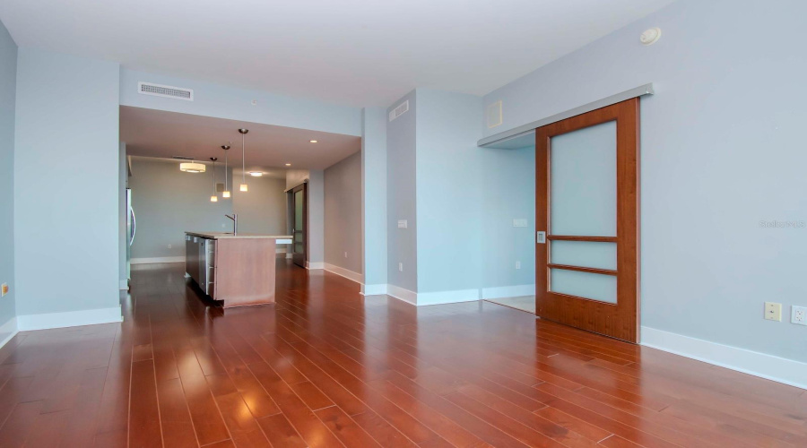 Tampa, Florida 33602, 2 Bedroom Bedrooms, ,2 Bathroombathrooms,Residential,For Sale,Channelside,0,Mfrtb8542319