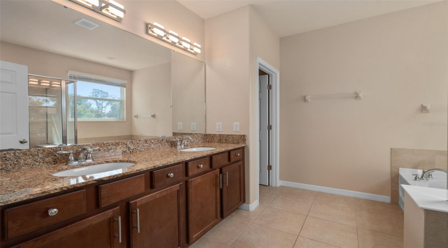 Orlando, Florida 32811, 4 Bedroom Bedrooms, ,2 Bathroombathrooms,Residential,For Sale,Dove Tree,0,Mfro6412846