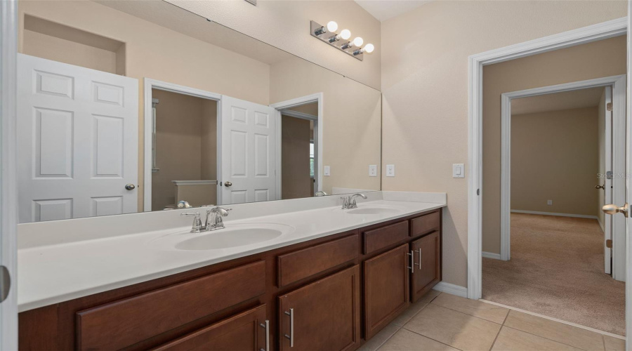 Orlando, Florida 32811, 4 Bedroom Bedrooms, ,2 Bathroombathrooms,Residential,For Sale,Dove Tree,0,Mfro6412846