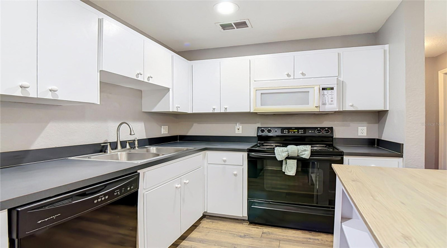 Lakeland, Florida 33810, 3 Bedroom Bedrooms, ,2 Bathroombathrooms,Residential,For Sale,Shirley,0,Mfrl4963526