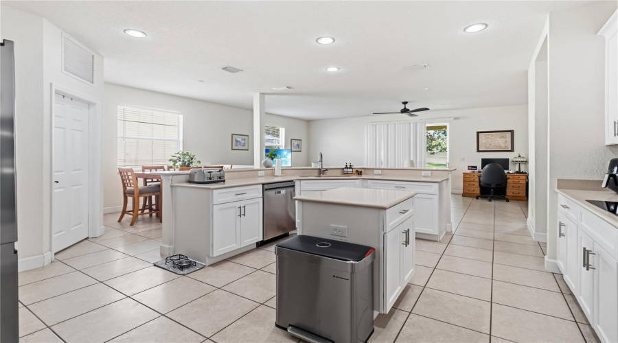 Kissimmee, Florida 34741, 4 Bedroom Bedrooms, ,3 Bathroombathrooms,Residential,For Sale,Forest Ridge,0,Mfrs5154697
