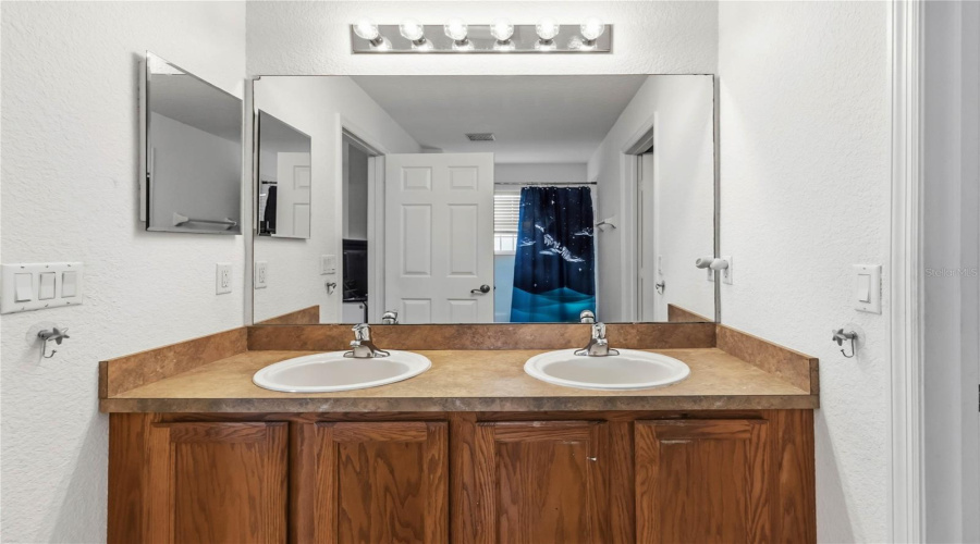Kissimmee, Florida 34741, 4 Bedroom Bedrooms, ,3 Bathroombathrooms,Residential,For Sale,Forest Ridge,0,Mfrs5154697