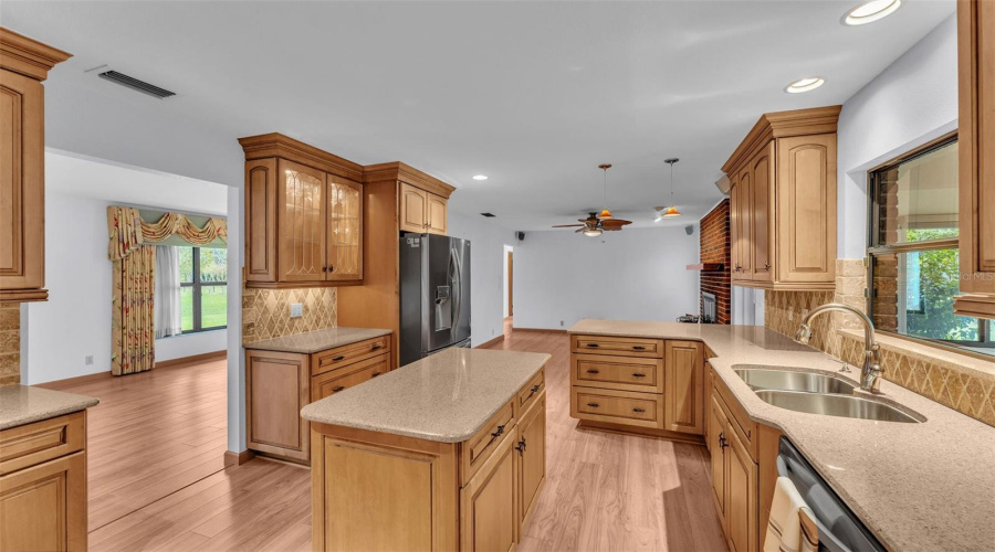 Lakeland, Florida 33809, 3 Bedroom Bedrooms, ,2 Bathroombathrooms,Residential,For Sale,Moore,0,Mfrl4963674