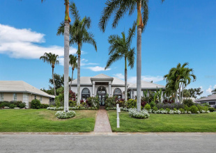 Front entry of 206 Four Knot Lane