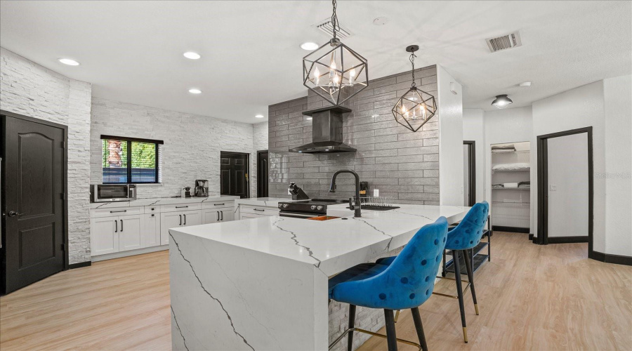 Sarasota, Florida 34237, 3 Bedroom Bedrooms, ,2 Bathroombathrooms,Residential,For Sale,Shade,0,Mfrn6143460