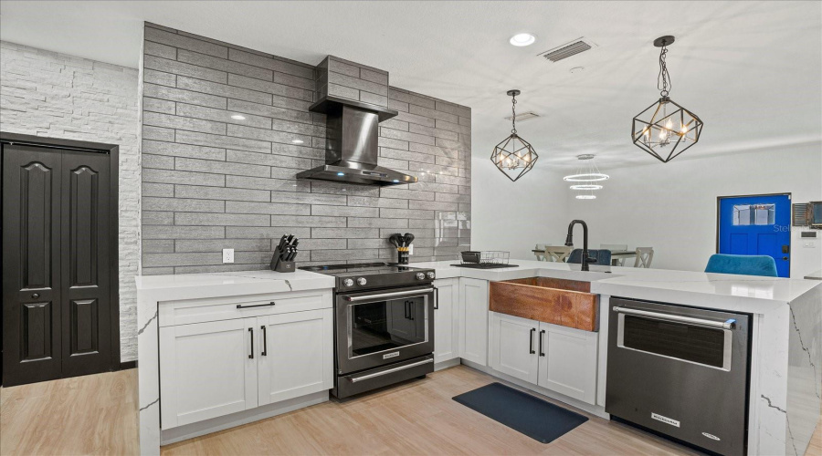 Sarasota, Florida 34237, 3 Bedroom Bedrooms, ,2 Bathroombathrooms,Residential,For Sale,Shade,0,Mfrn6143460