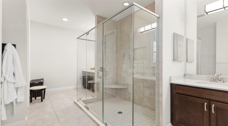 Tampa, Florida 33624, 4 Bedroom Bedrooms, ,3 Bathroombathrooms,Residential,For Sale,Lakecastle,0,Mfrtb8513935