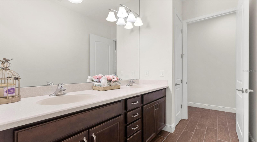 Tampa, Florida 33624, 4 Bedroom Bedrooms, ,3 Bathroombathrooms,Residential,For Sale,Lakecastle,0,Mfrtb8513935