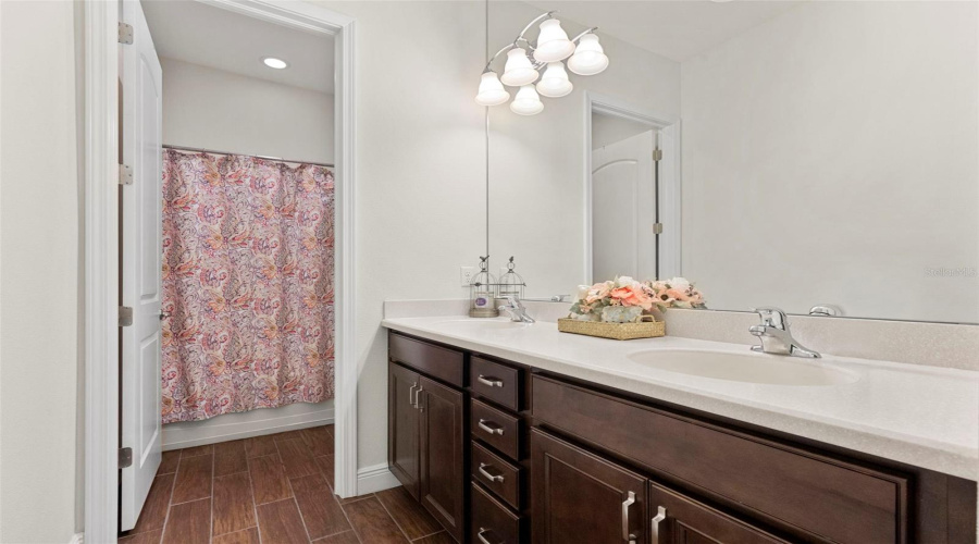 Tampa, Florida 33624, 4 Bedroom Bedrooms, ,3 Bathroombathrooms,Residential,For Sale,Lakecastle,0,Mfrtb8513935