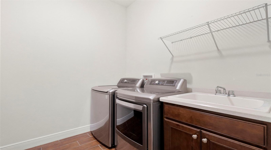 Tampa, Florida 33624, 4 Bedroom Bedrooms, ,3 Bathroombathrooms,Residential,For Sale,Lakecastle,0,Mfrtb8513935
